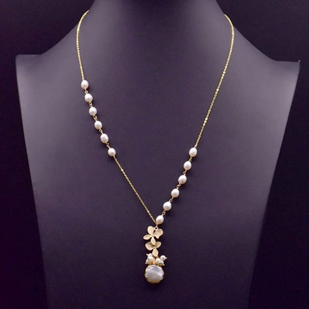 18k Gold Handmade White Baroque Pearl Necklace For Women Dainty Simple Leaf